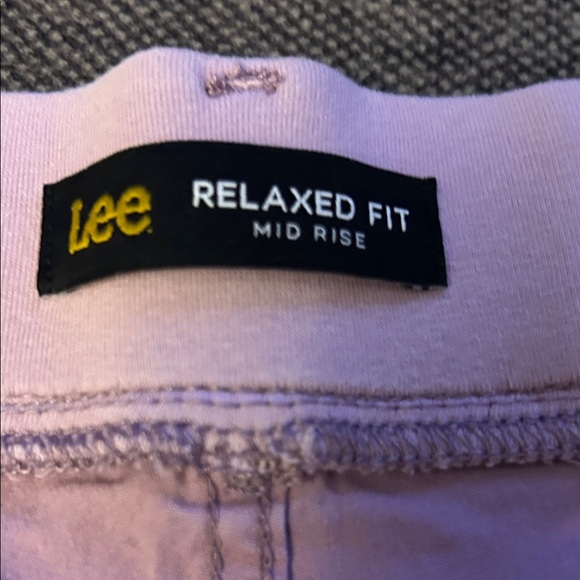 Lee Women's Relaxed Fit Mid Rise Capri Pants in Lavendar - Picture 2 of 4